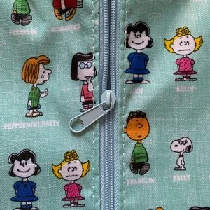 Snoopy Peanuts storage laundry bag
